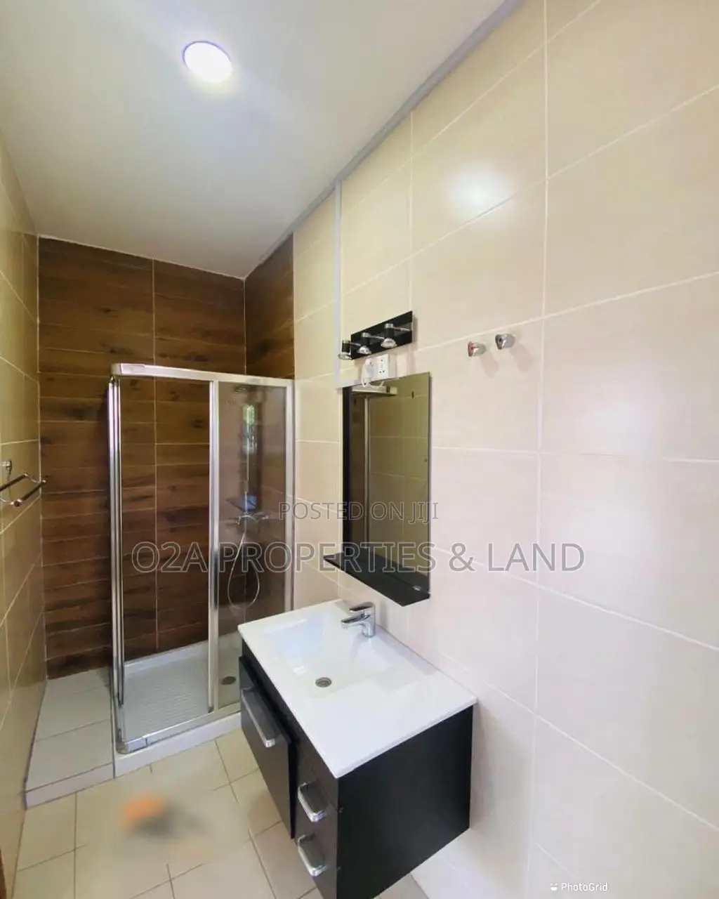 3bdrm Townhouse / Terrace in Cantonments, Acquinas for rent in Acquinas