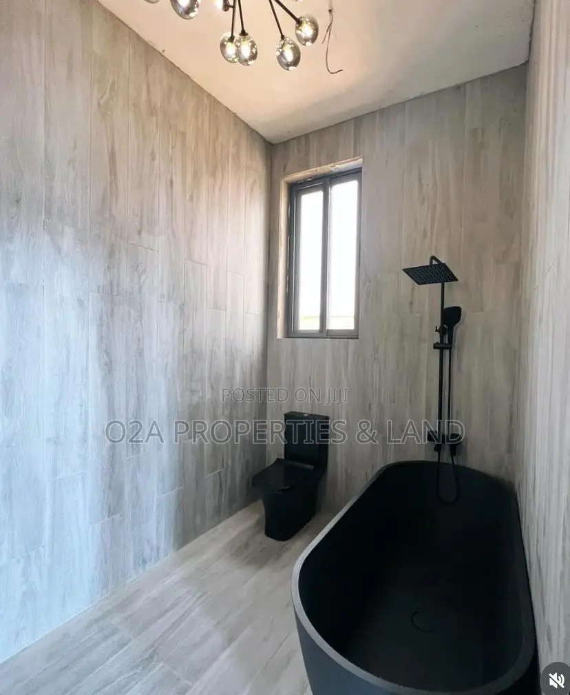 3bdrm House in Adjirirnganor, Bawaleshie for sale in Bawaleshie
