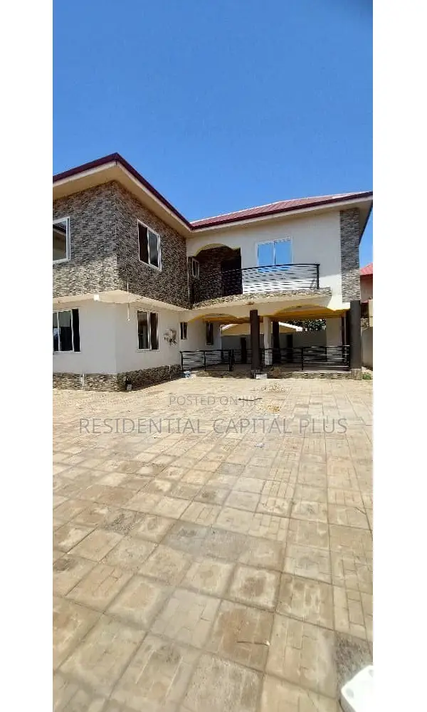 5bdrm Duplex in Baatsona Total for sale in Baatsona Total