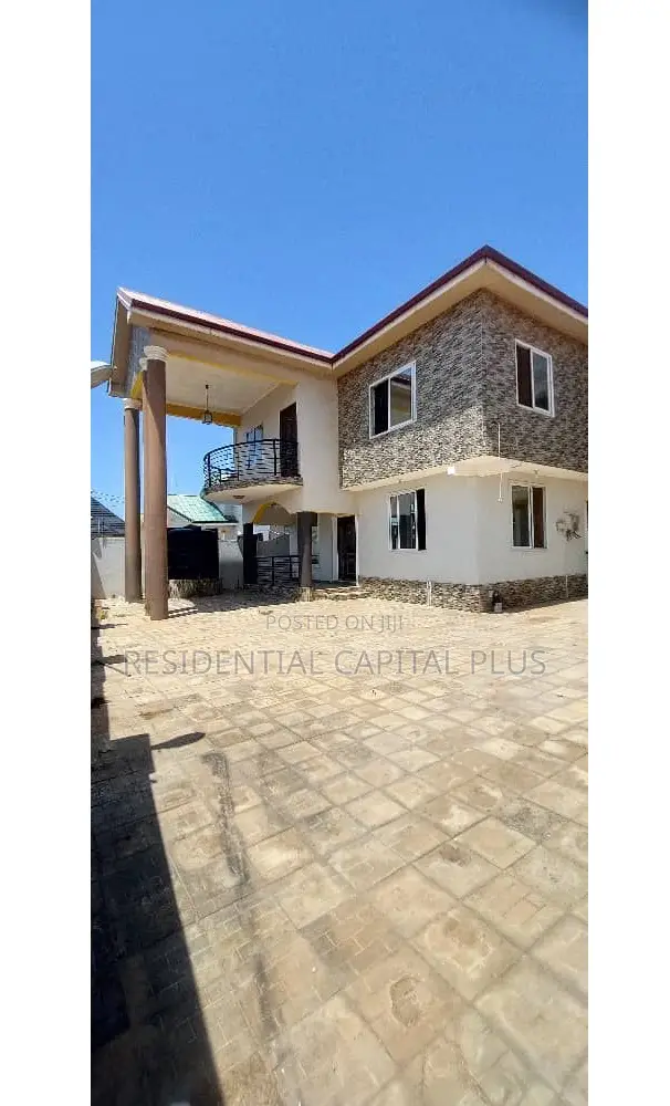 5bdrm Duplex in Baatsona Total for sale in Baatsona Total