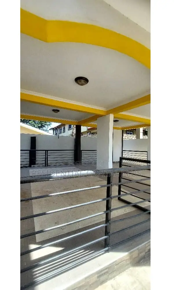 5bdrm Duplex in Baatsona Total for sale in Baatsona Total