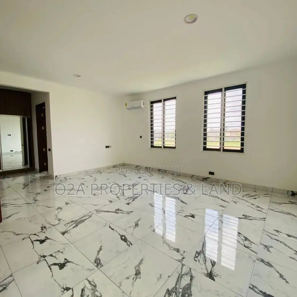7bdrm House in East Legon Near for sale in American House