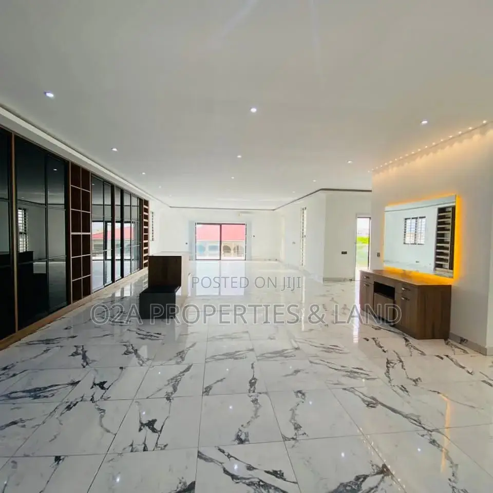 7bdrm House in East Legon Near for sale in American House