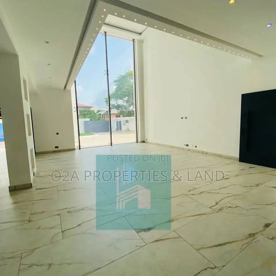 7bdrm House in East Legon Near for sale in American House