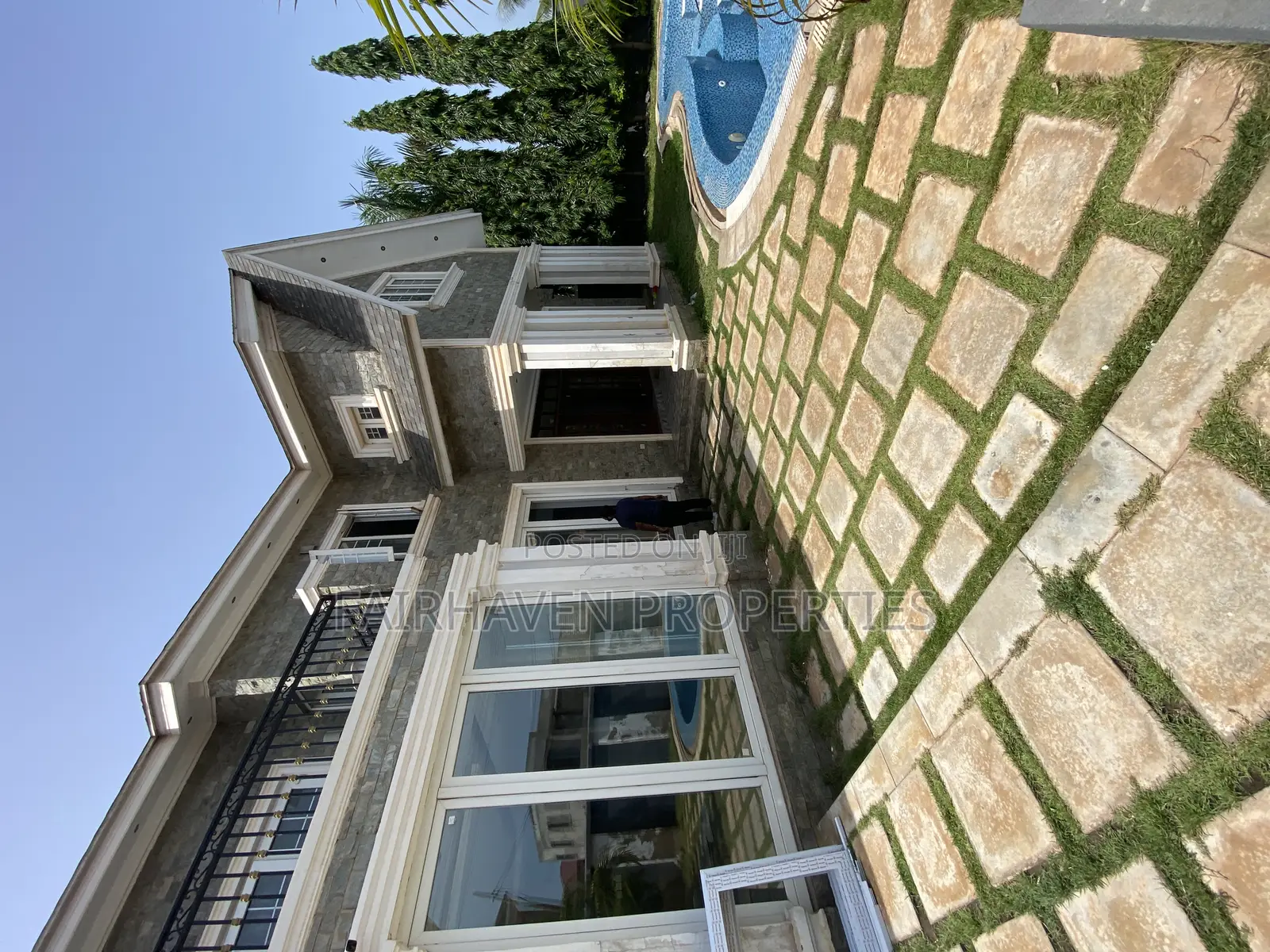 4bdrm Mansion in Tseaddo, Airport Residential Area for sale in Airport Residential Area