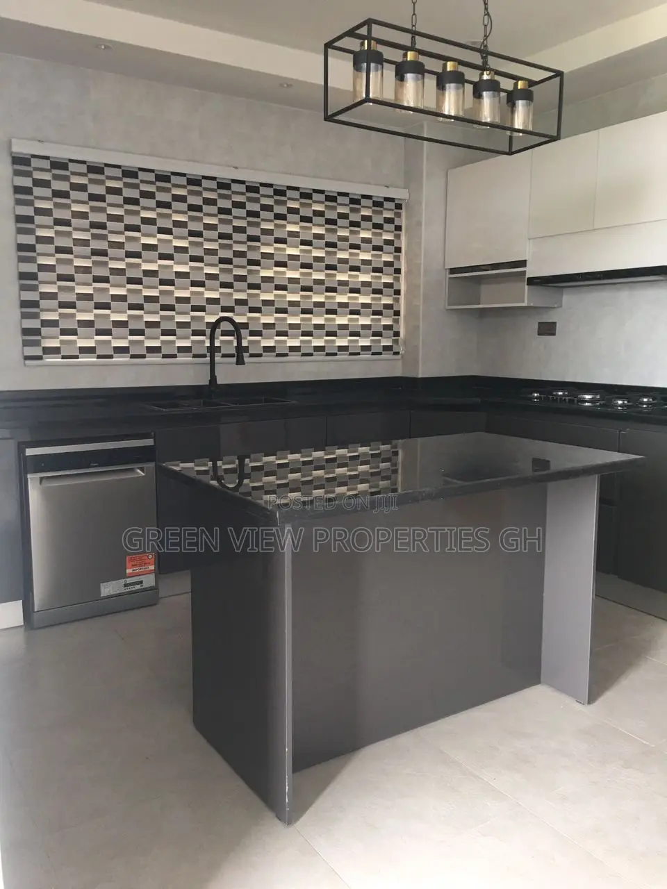 4bdrm Duplex in West Hills Mall Area for sale in West Hills Mall Area