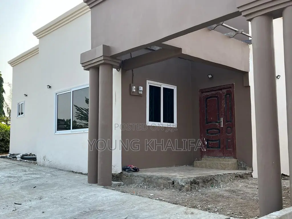 3bdrm House in Ahenfie Estate, Opeikuma for sale in Opeikuma