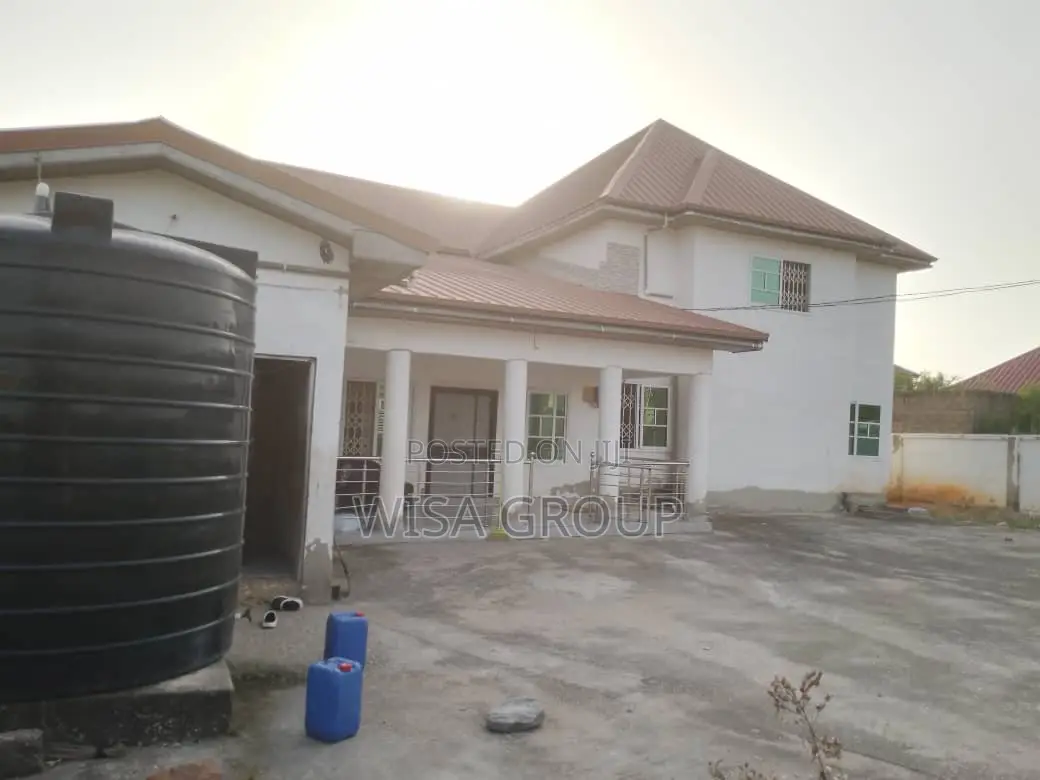 7bdrm Duplex in Wisa Groups, Accra Metropolitan for sale in Accra Metropolitan