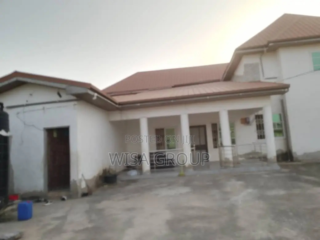 7bdrm Duplex in Wisa Groups, Accra Metropolitan for sale in Accra Metropolitan