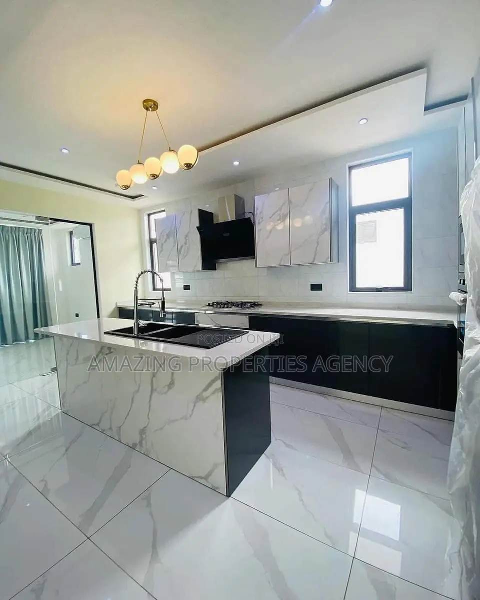 5bdrm House in East Legon for sale in East Legon