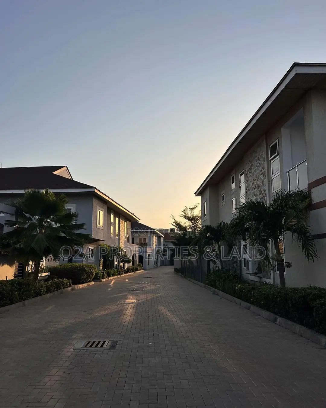 Furnished 4bdrm Townhouse / Terrace in East Legon Near The, Bawaleshie in Bawaleshie
