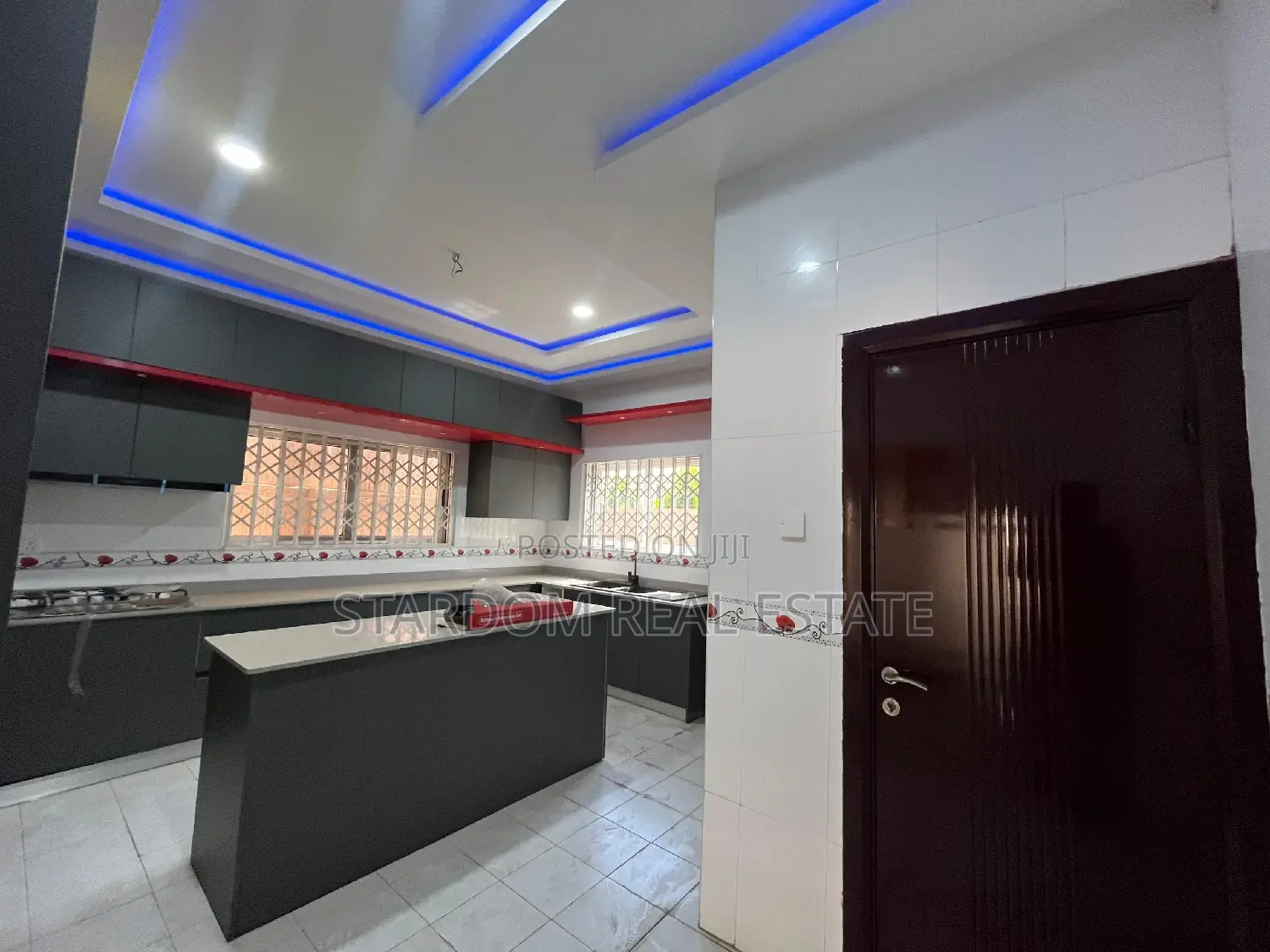 4bdrm Duplex in Adjiriganor for rent in Adjiriganor