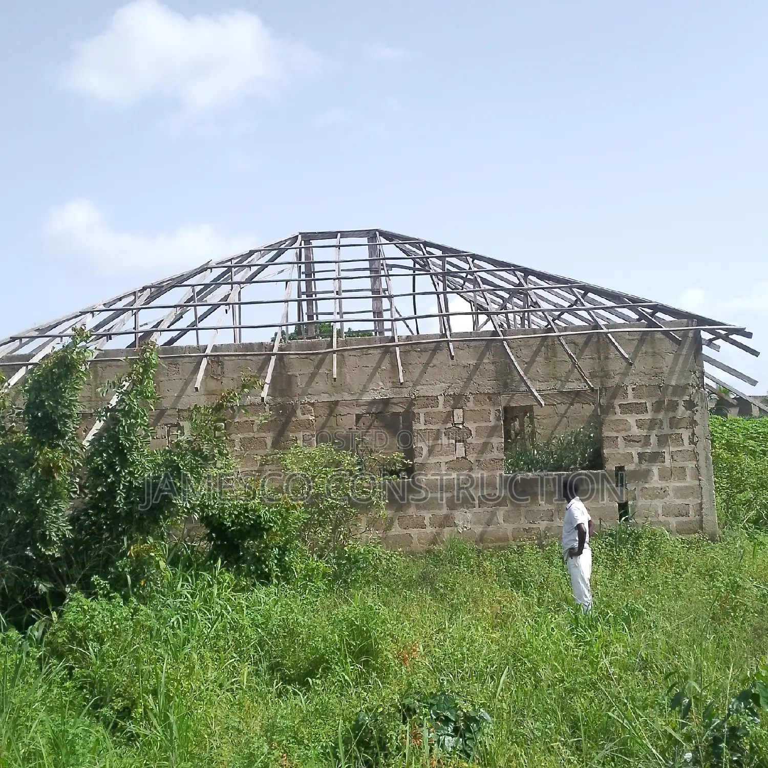 One Plot of Land for Sale With 4 Bedrooms Uncompleted in Ayensuano