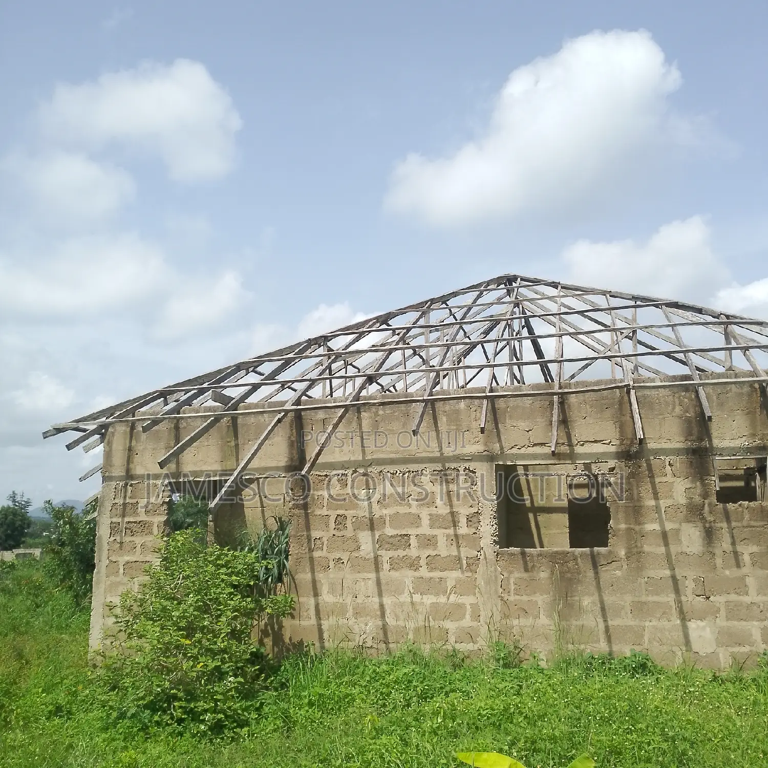 One Plot of Land for Sale With 4 Bedrooms Uncompleted in Ayensuano