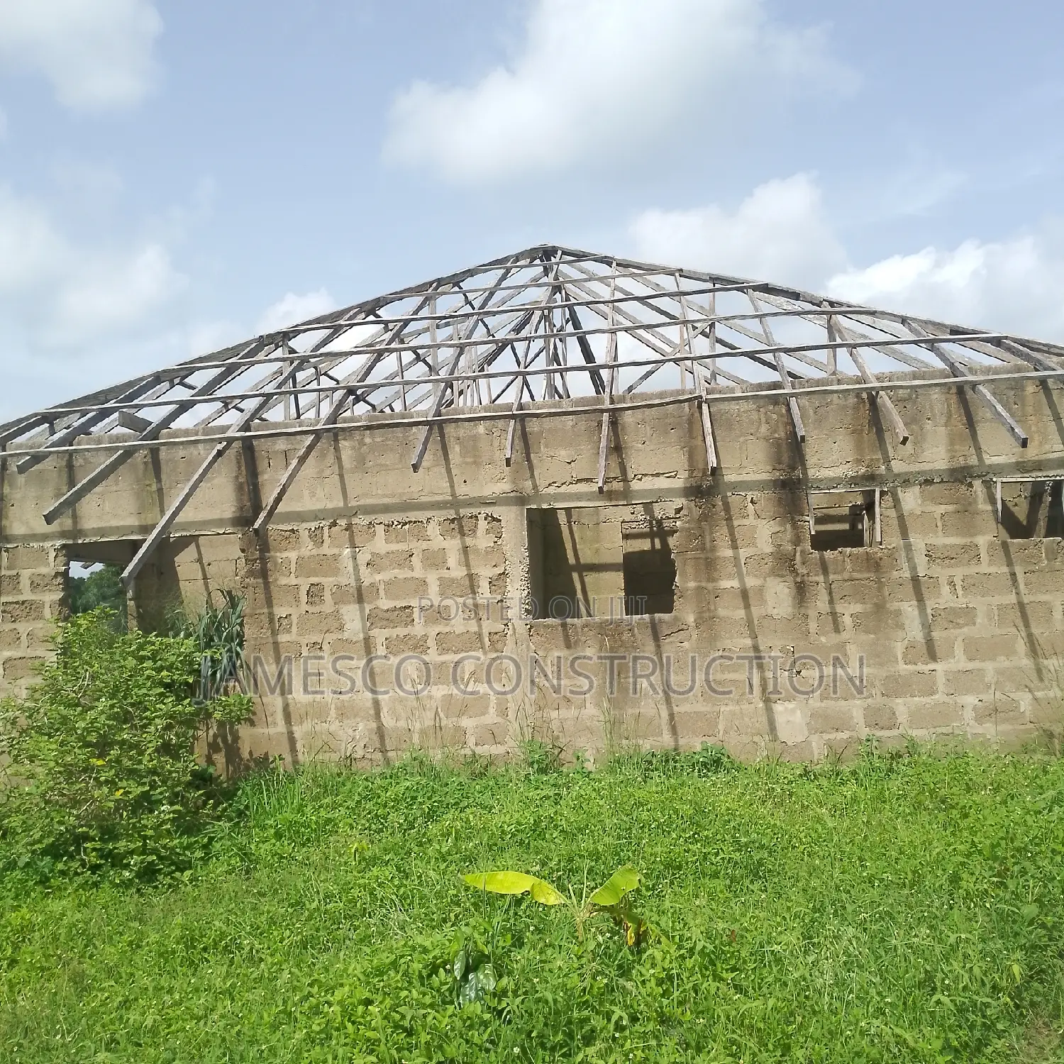 One Plot of Land for Sale With 4 Bedrooms Uncompleted in Ayensuano