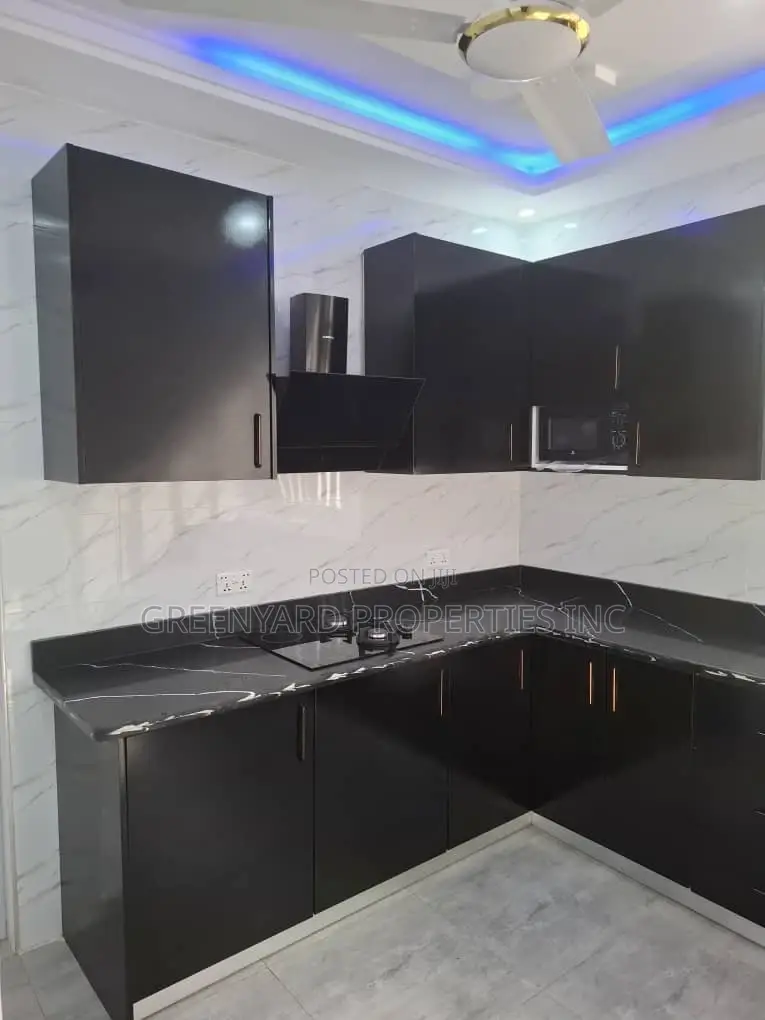 3bdrm House in Container, Adenta for sale in Adenta