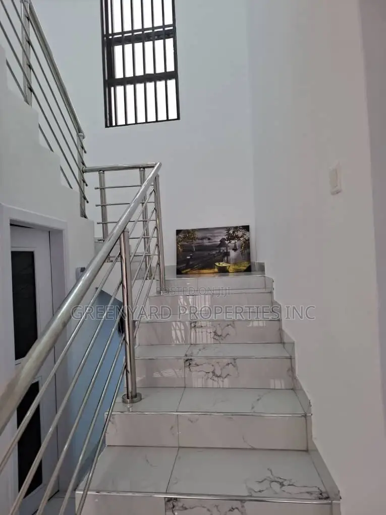 3bdrm House in Container, Adenta for sale in Adenta
