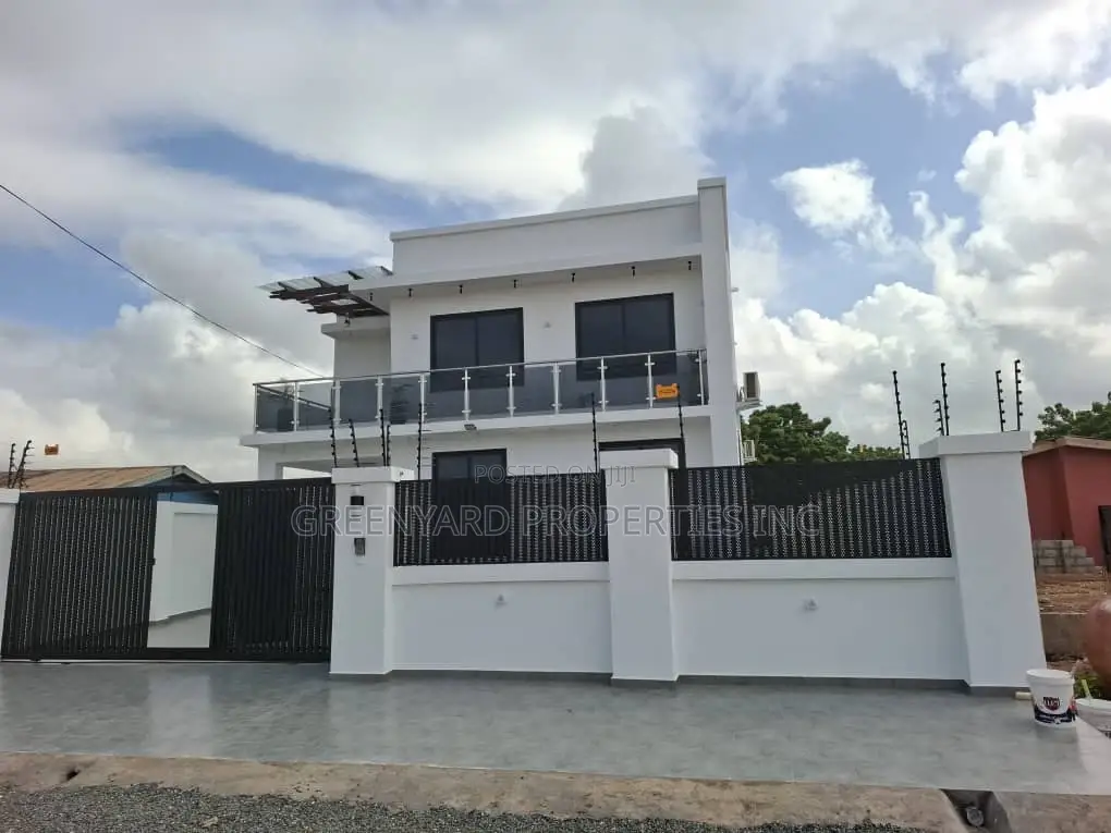 3bdrm House in Container, Adenta for sale in Adenta