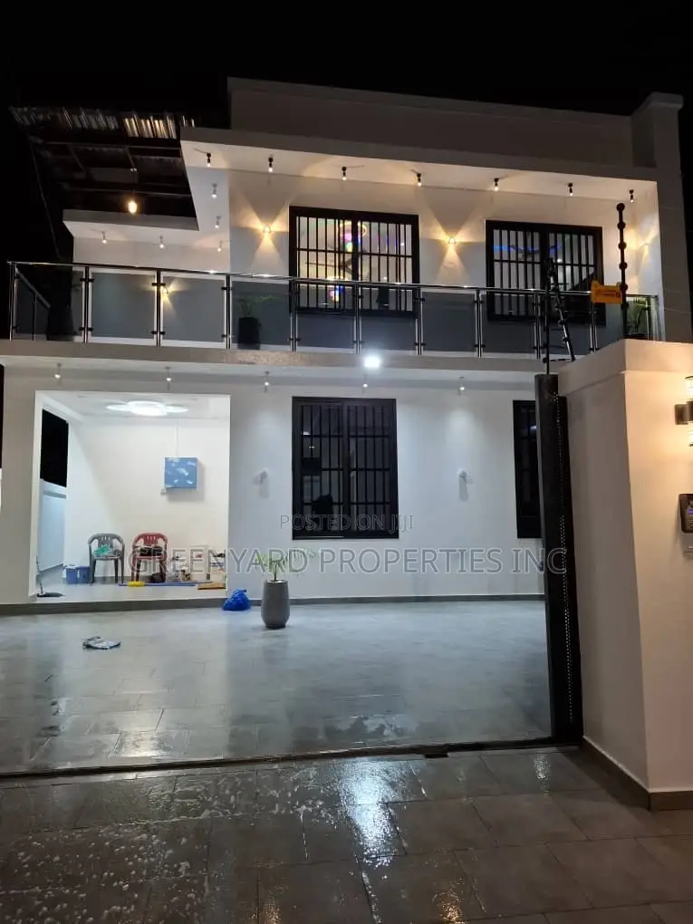 3bdrm House in Container, Adenta for sale in Adenta