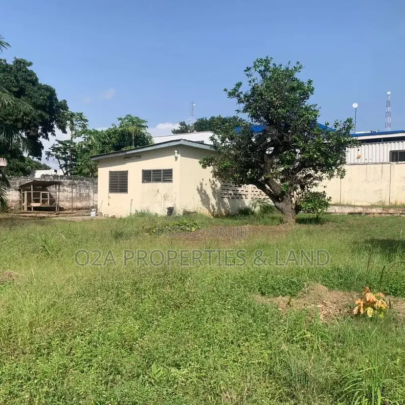 6bdrm House in Airport Residential for sale in Airport Residential Area