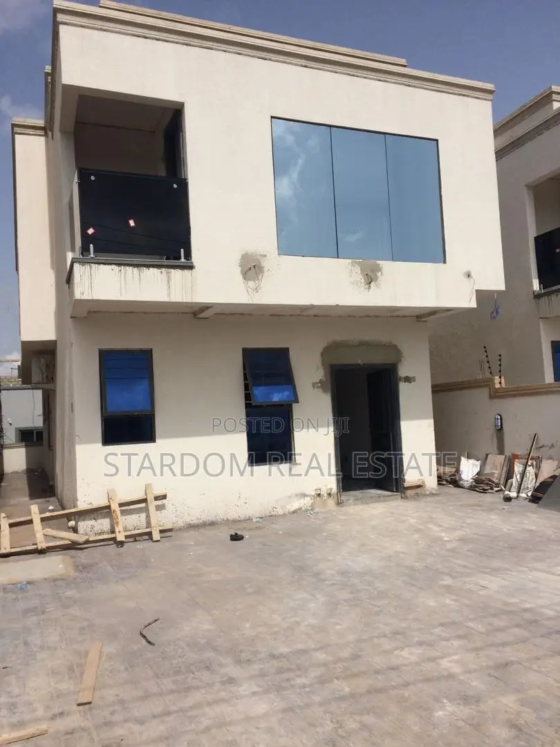 4bdrm Duplex in East Legon for sale in East Legon