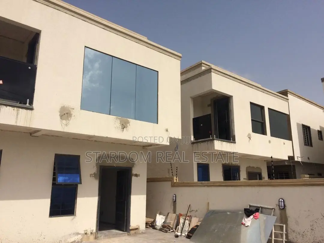 4bdrm Duplex in East Legon for sale in East Legon