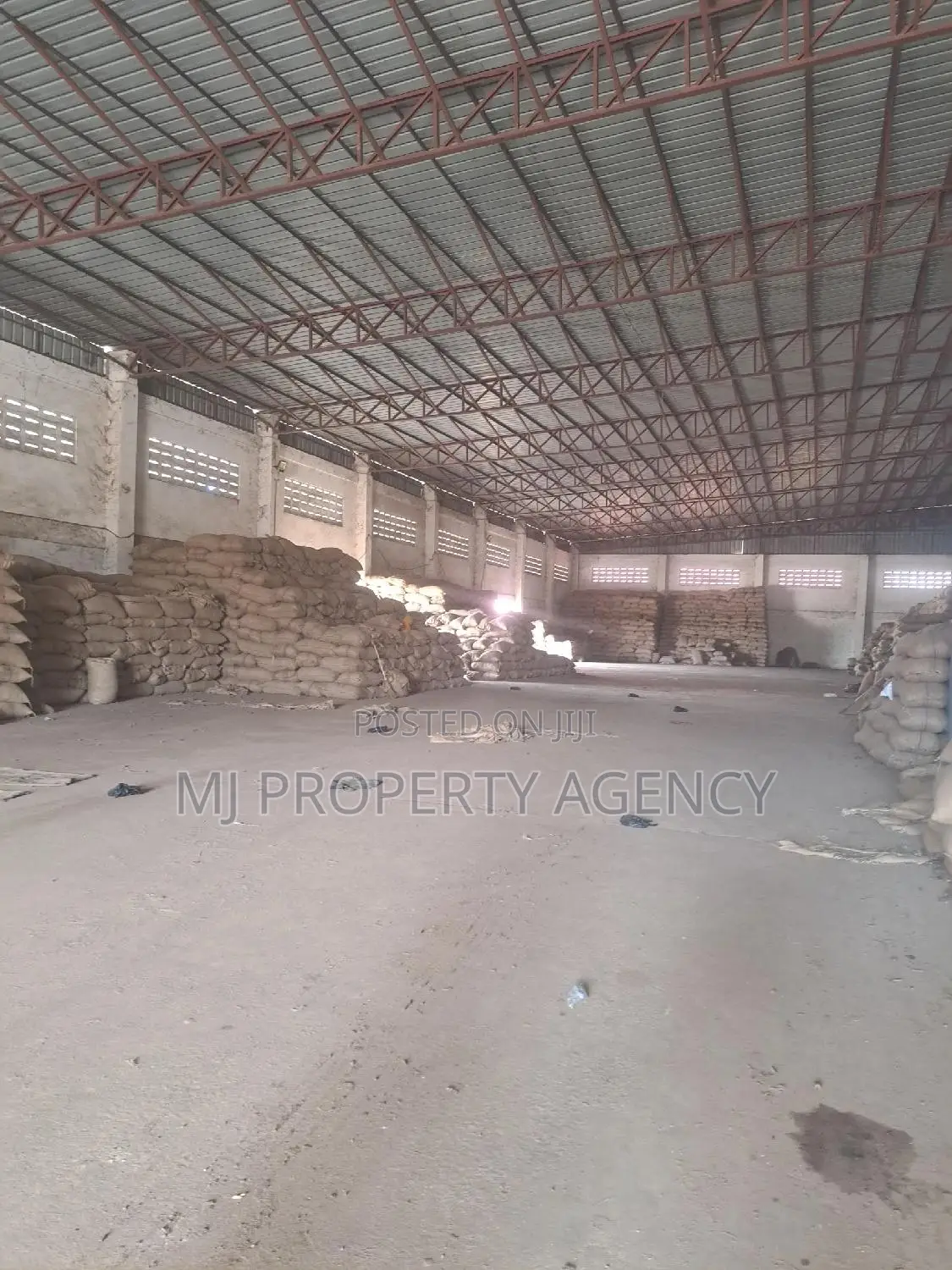3200 SQM Warehouse With 7000sqm Open Space in Tema Metropolitan