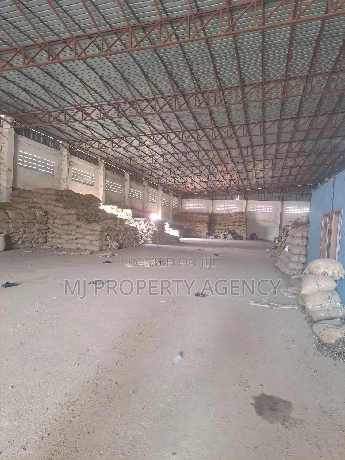 3200 SQM Warehouse With 7000sqm Open Space in Tema Metropolitan