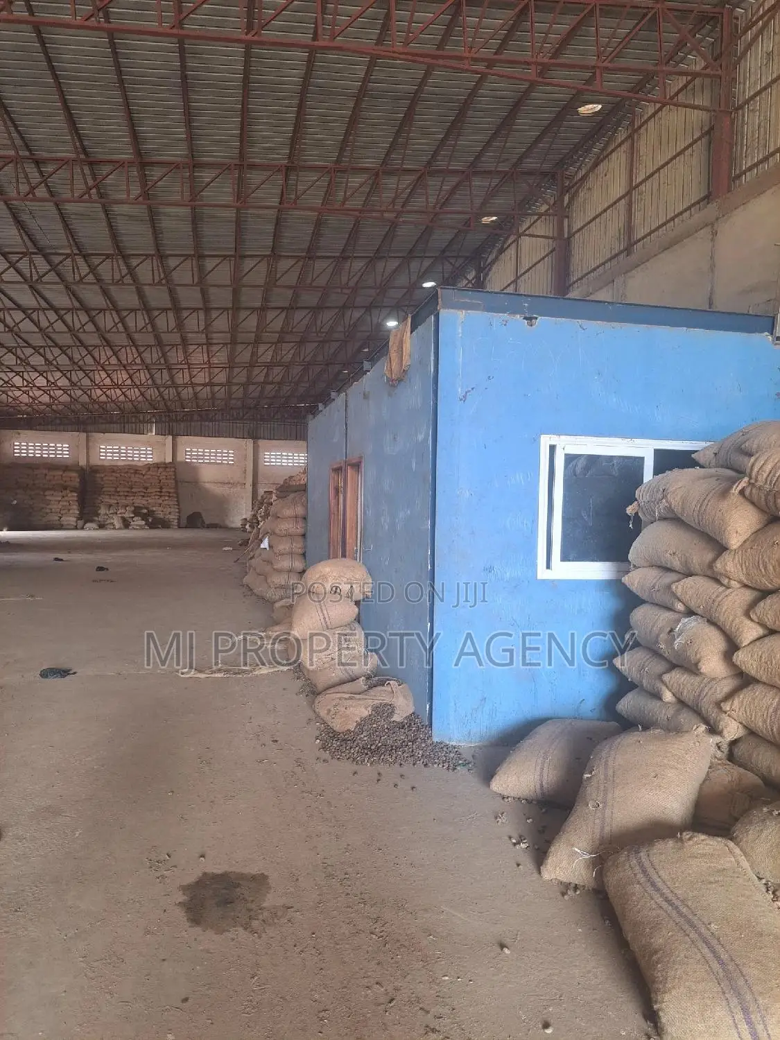 3200 SQM Warehouse With 7000sqm Open Space in Tema Metropolitan