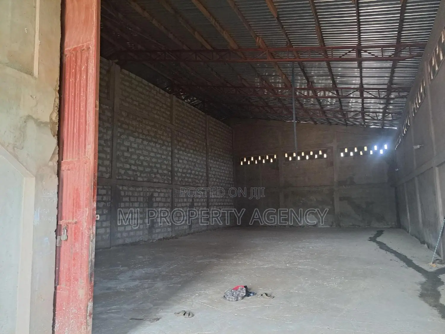 400 SQM Roadside Warehouse in Tema Metropolitan