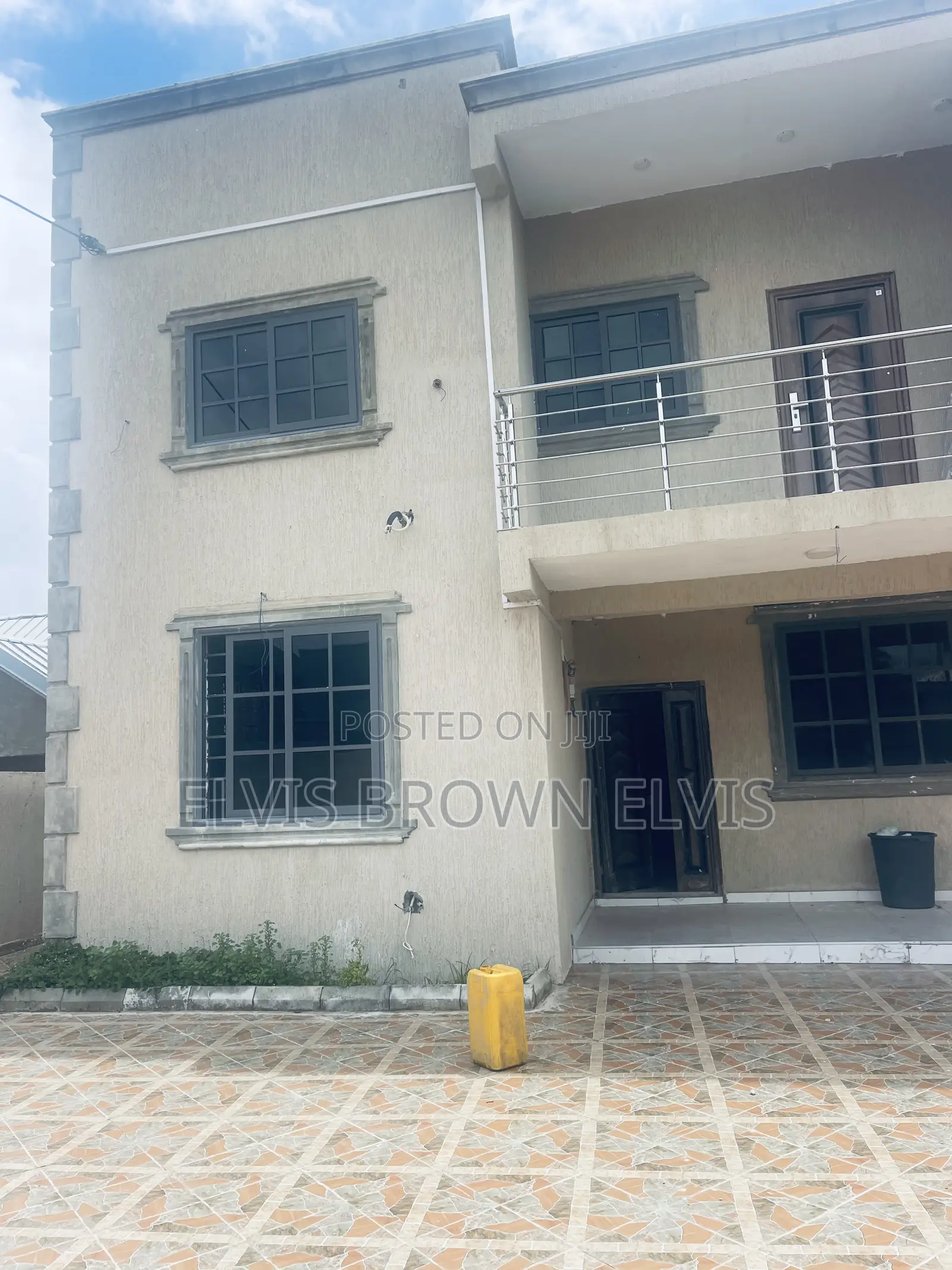 4bdrm Duplex in Botwe School for sale in Ashaley Botwe