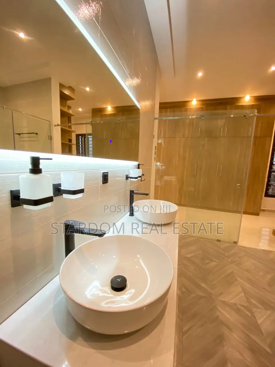 4bdrm Duplex in East Legon for sale in East Legon