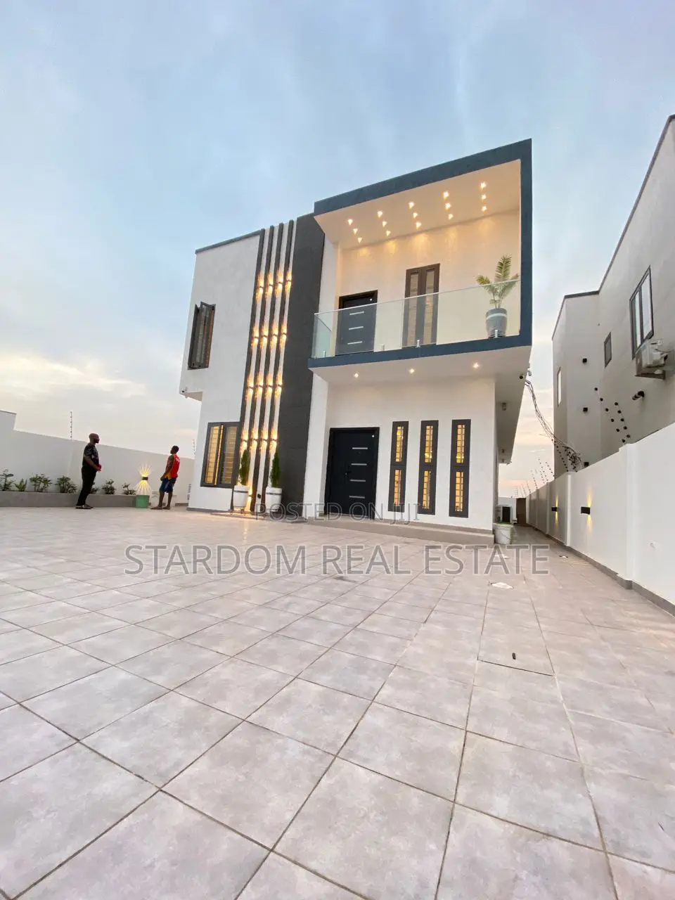 4bdrm Duplex in East Legon for sale in East Legon