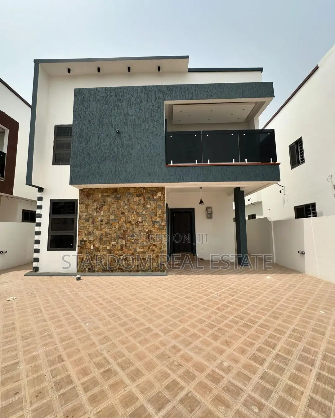 4bdrm Duplex in Spintex for sale in Spintex