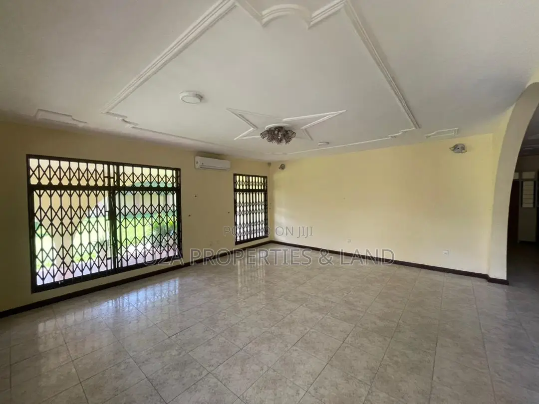 5bdrm House in Tema Community 3, Sakumono for sale in Sakumono