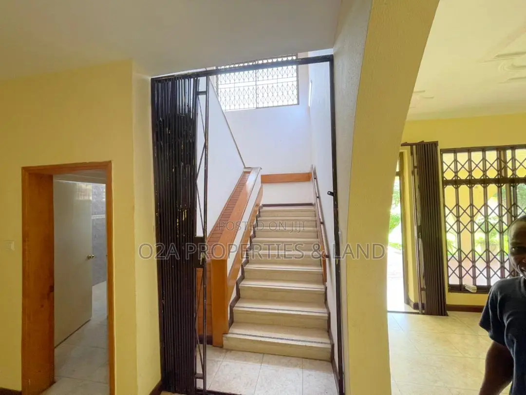 5bdrm House in Tema Community 3, Sakumono for sale in Sakumono