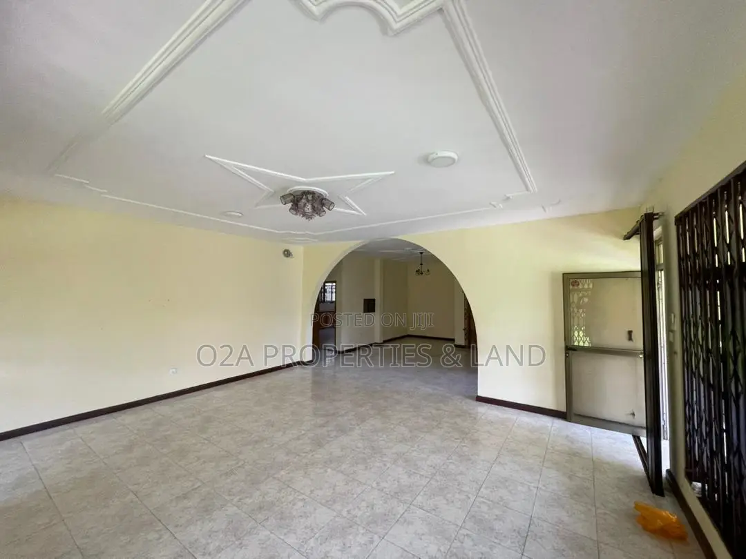 5bdrm House in Tema Community 3, Sakumono for sale in Sakumono