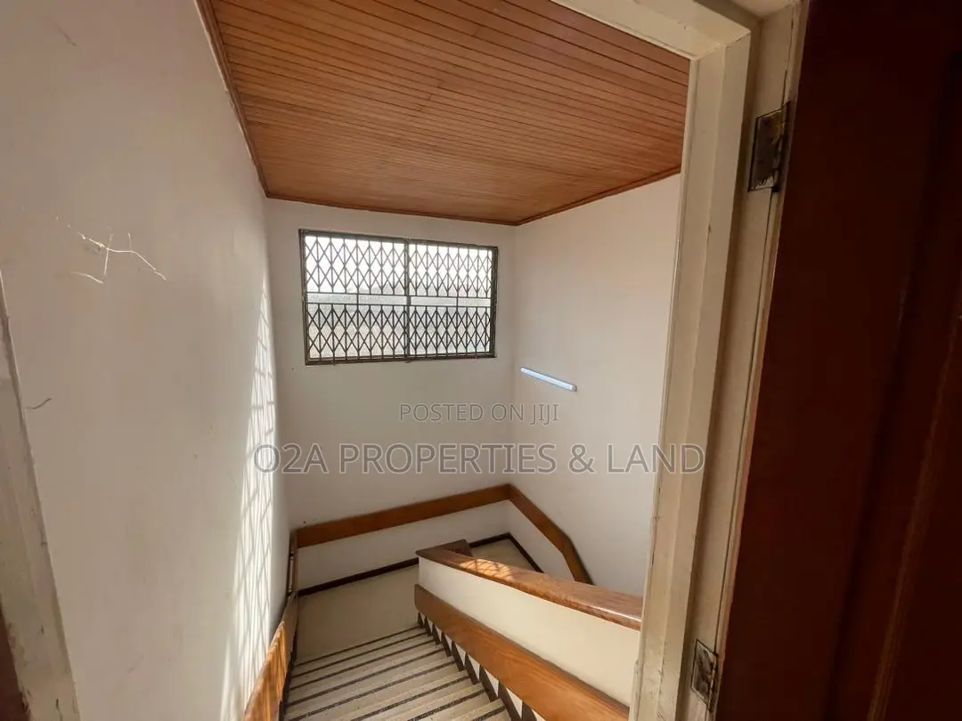 5bdrm House in Tema Community 3, Sakumono for sale in Sakumono
