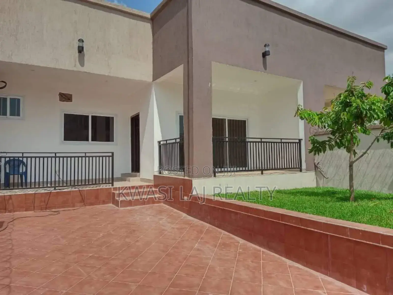 3bdrm House in Broadcasting, Weija for sale in Weija