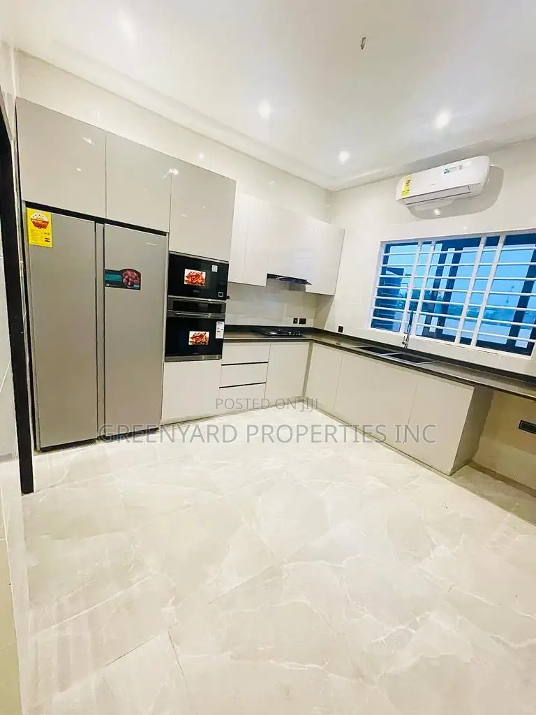 4bdrm Duplex in East Legon for sale in East Legon