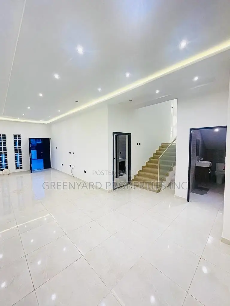 4bdrm Duplex in East Legon for sale in East Legon