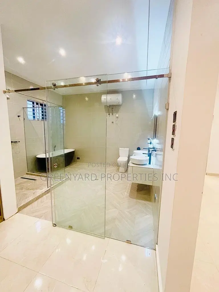 4bdrm Duplex in East Legon for sale in East Legon