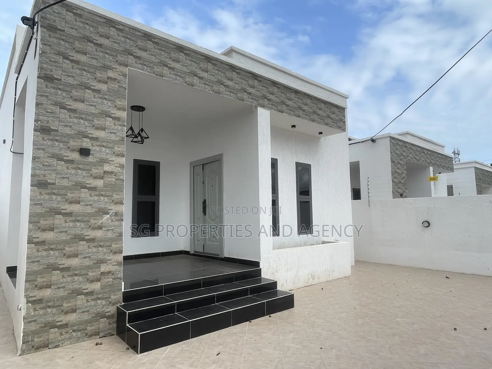 3bdrm House in Kfc, Spintex for rent in Spintex