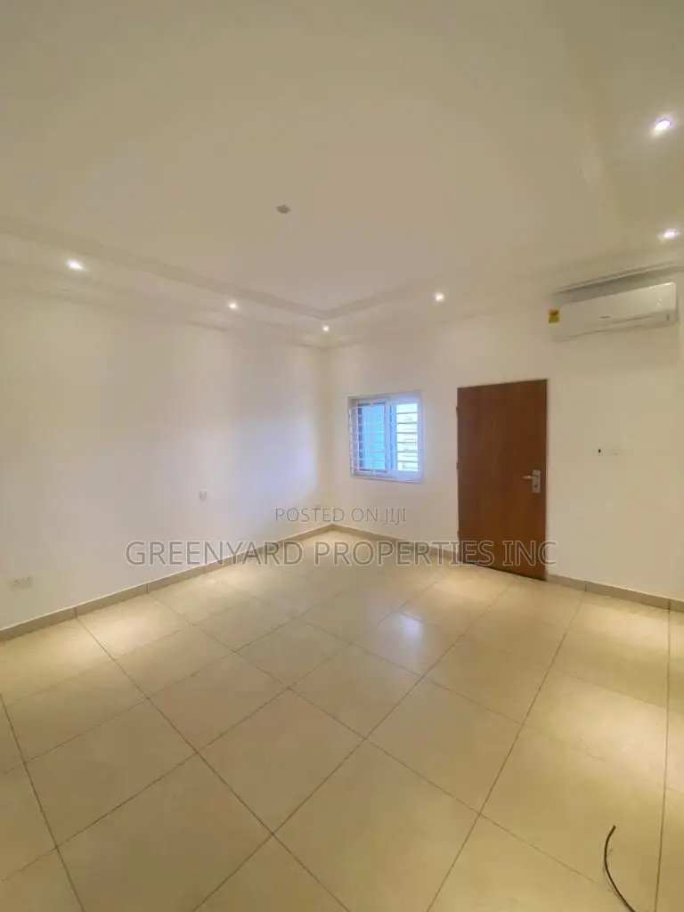 4bdrm Duplex in A&C, East Legon for rent in East Legon