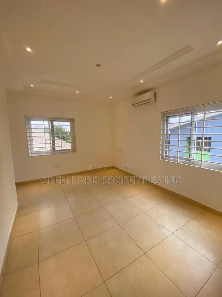 4bdrm Duplex in A&C, East Legon for rent in East Legon