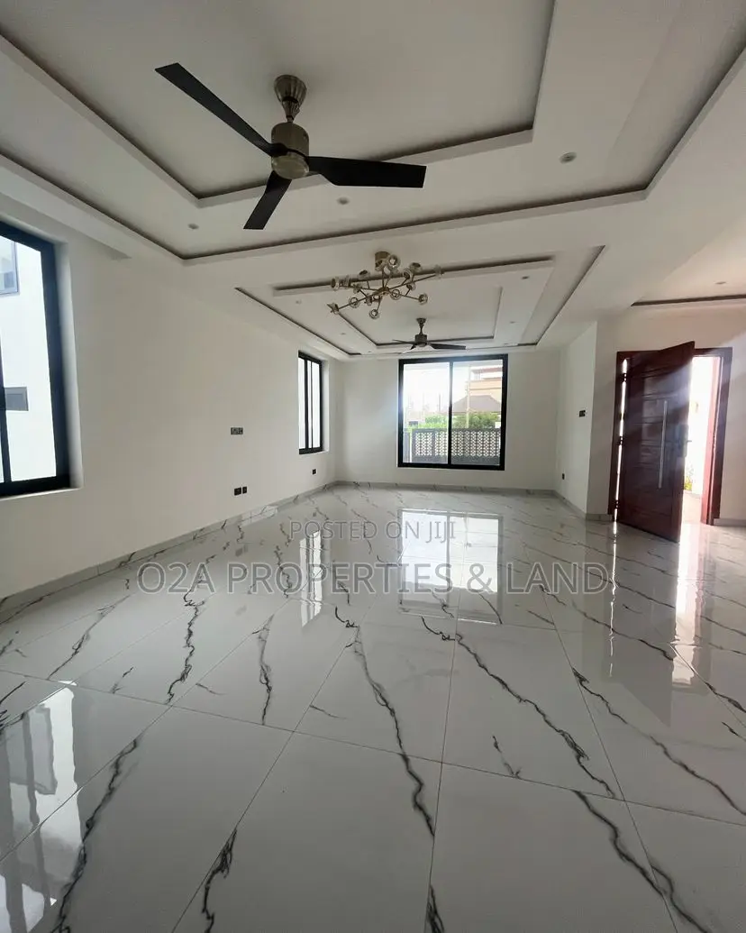 5bdrm House in East Airport for sale in Airport Residential Area