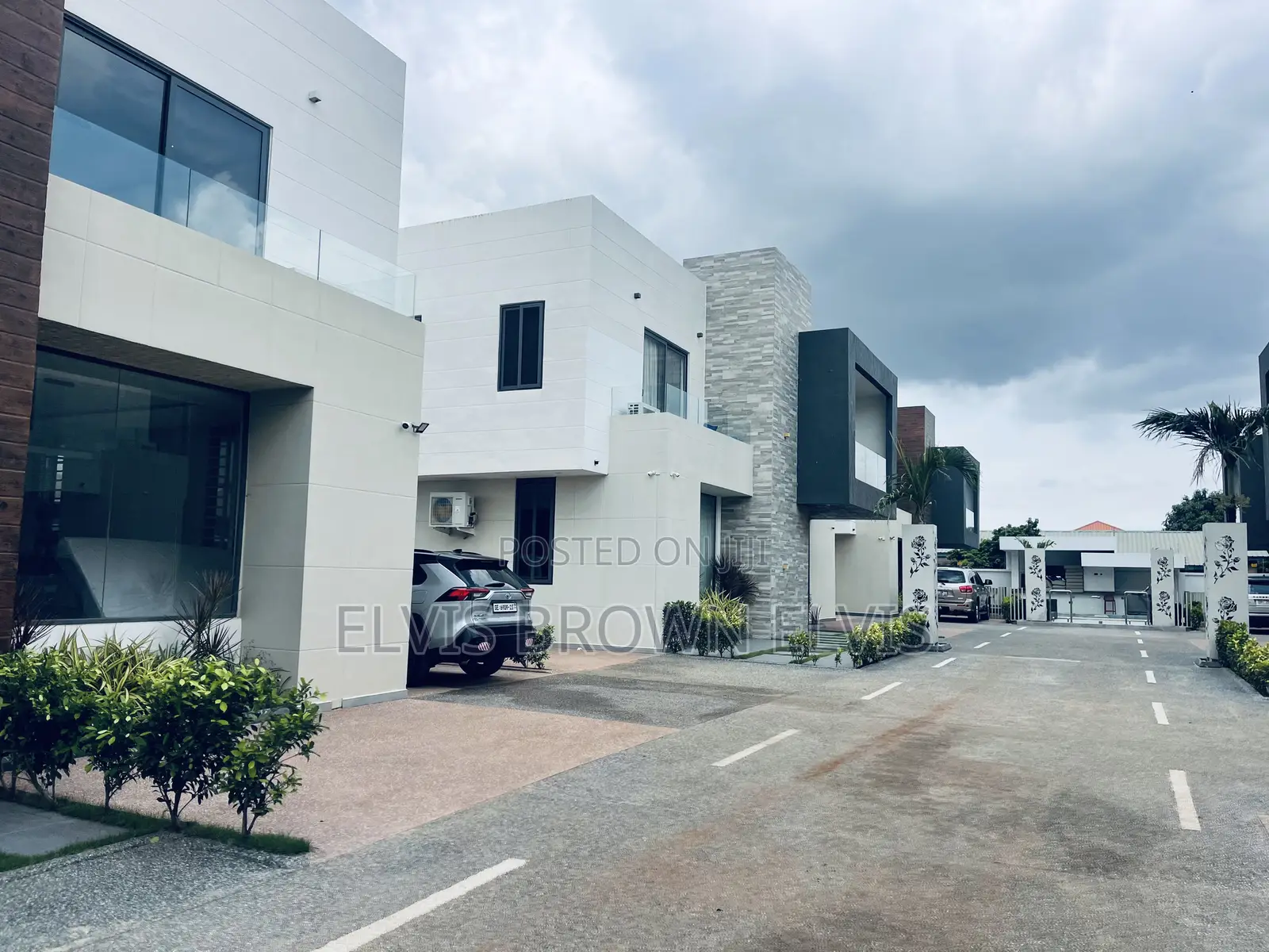 4bdrm Townhouse/Terrace in Nanajucntion, Ashaley Botwe for sale in Ashaley Botwe