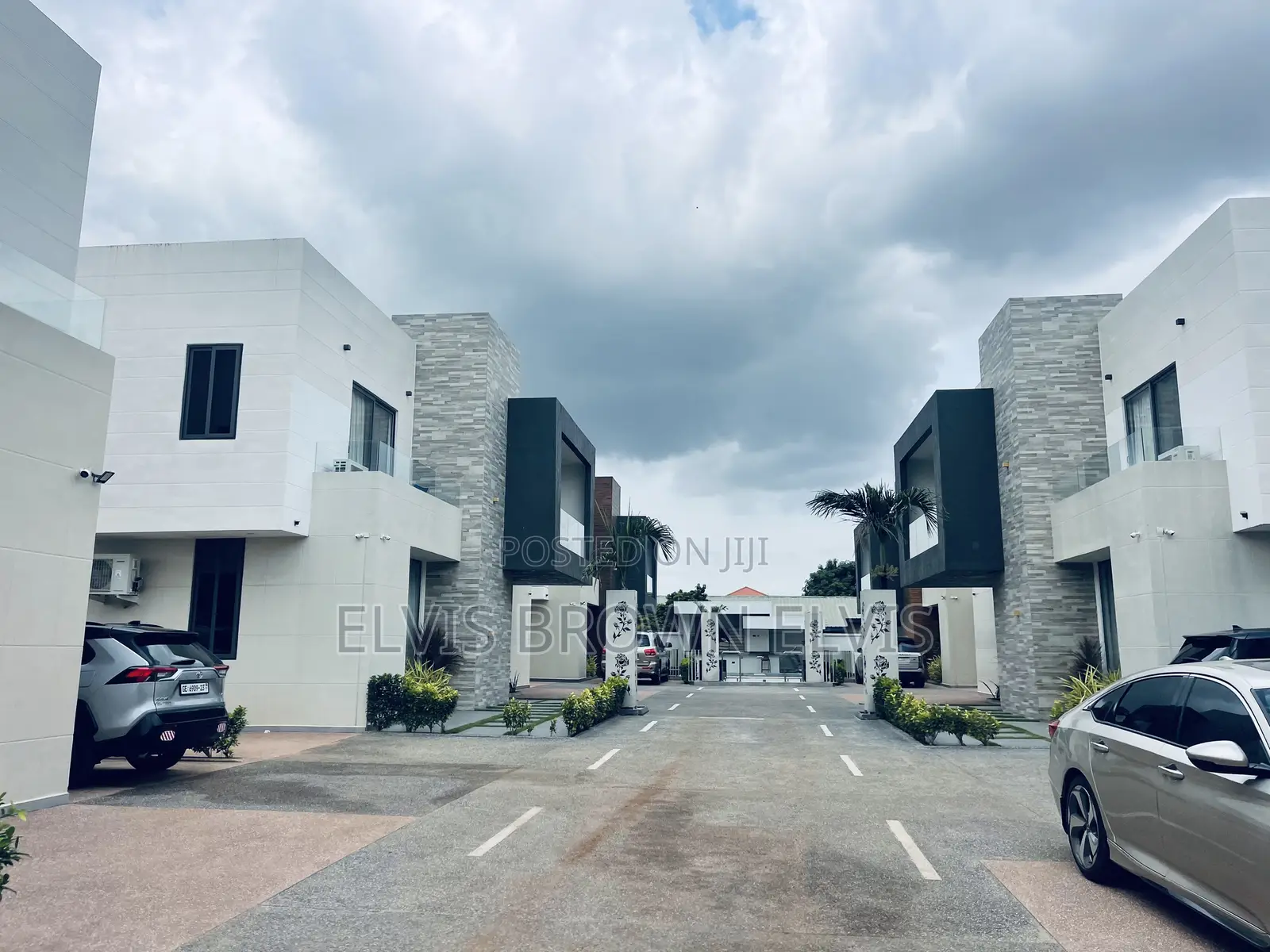 4bdrm Townhouse/Terrace in Nanajucntion, Ashaley Botwe for sale in Ashaley Botwe