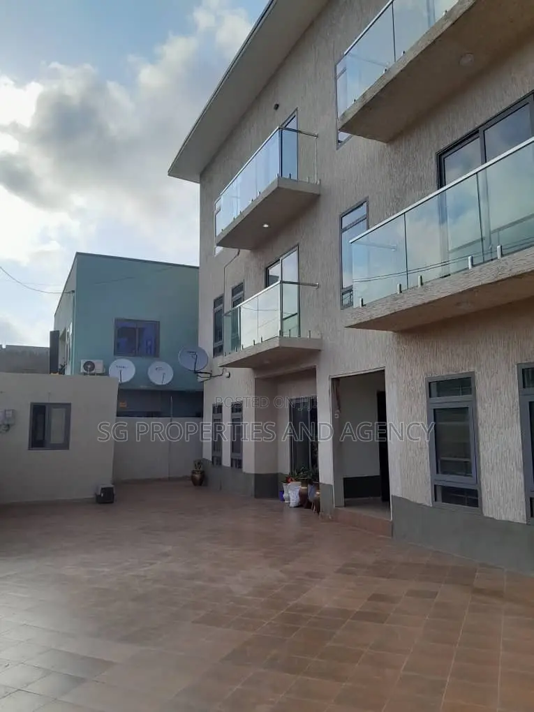 2bdrm Apartment in East Airport, Spintex for rent in Spintex