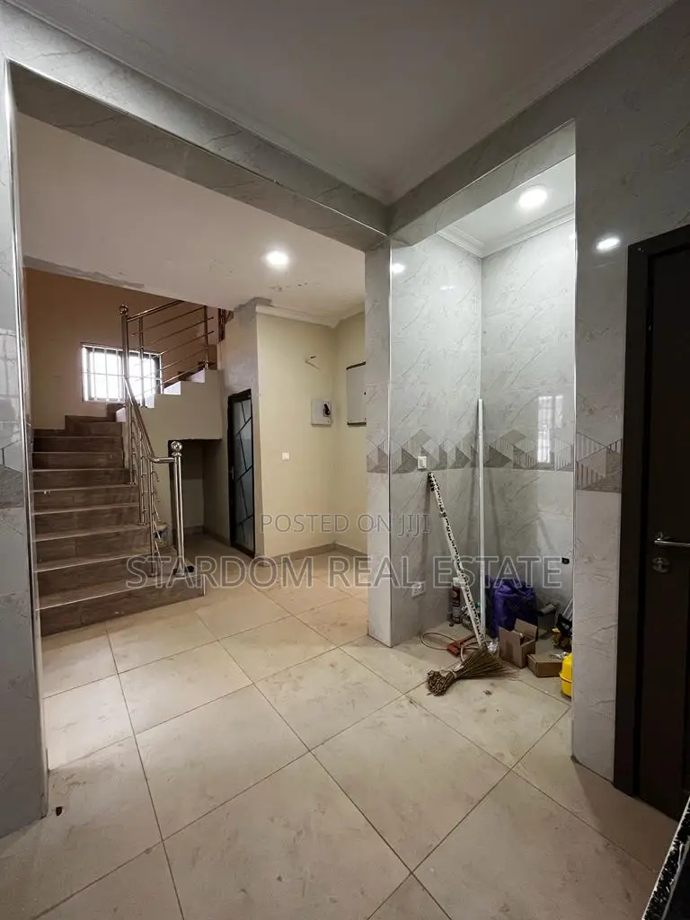 4bdrm Duplex in Spintex for sale in Spintex
